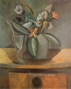 Jarrón de flores, copa de vino y cuchara 1908 Pablo Picasso Pinturas al óleo